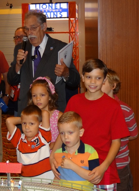Mayor Tate opens the Lionel layout